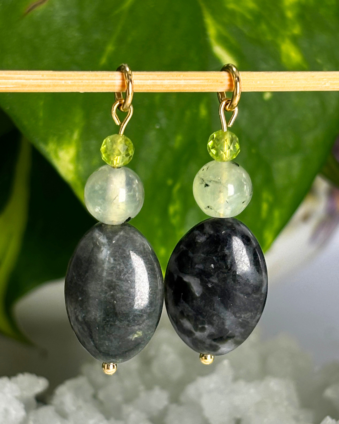 The Queenie Simple Magpie Charm