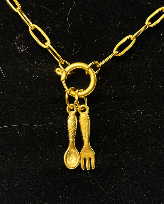 The Simple Gold Clasp Necklace